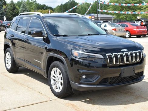Used 2019 Jeep Cherokee Latitude w/ Comfort & Convenience Group AWD/4WD image 1