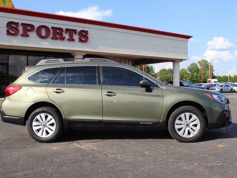 Used 2019 Subaru Outback 2.5i Premium image 3