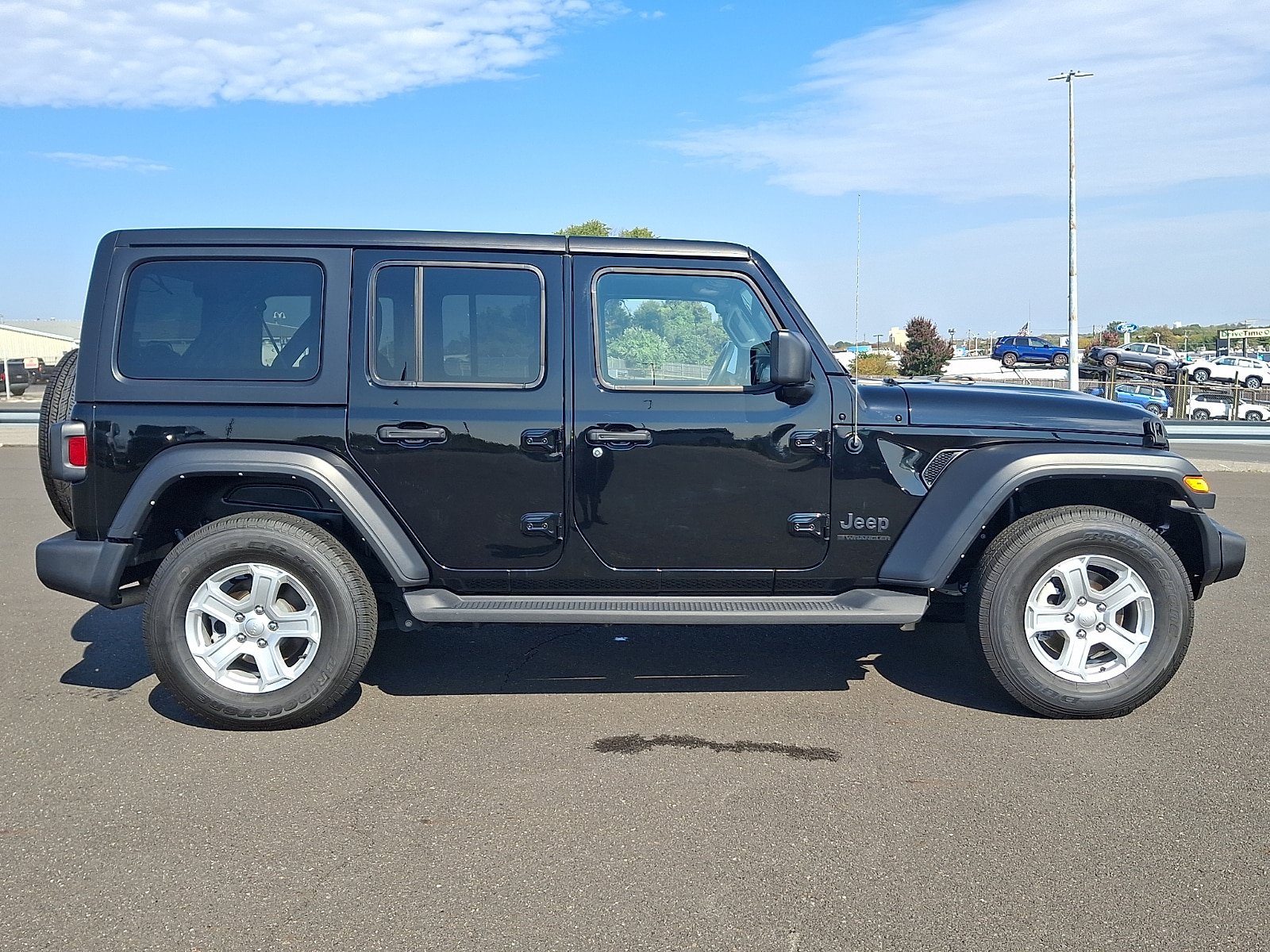 Used 2023 Jeep Wrangler Unlimited Sport AWD/4WD image 7
