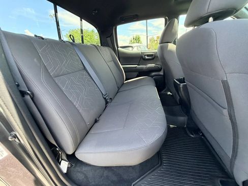 Used 2017 Toyota Tacoma TRD Off-Road w/ Premium & Technology Package AWD/4WD image 24