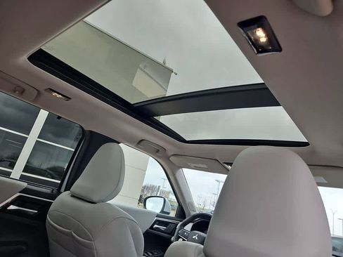 Used 2025 Mitsubishi Outlander SEL image 22