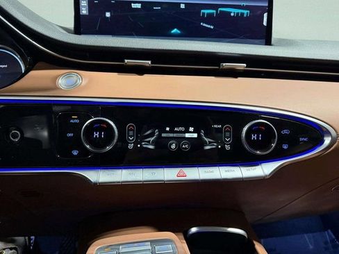 Used 2025 Genesis GV70 2.5T w/ Advanced Package image 20