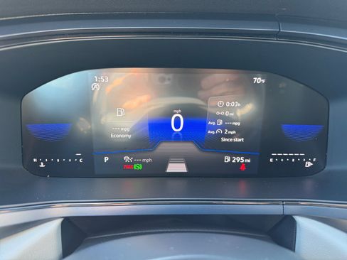 Used 2024 Volkswagen Taos SE image 11