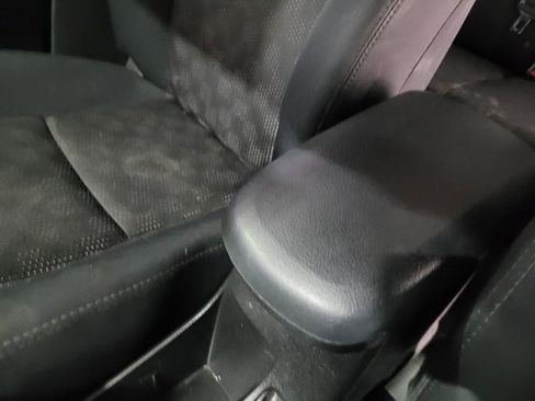 Used 2010 Pontiac Vibe Base image 23