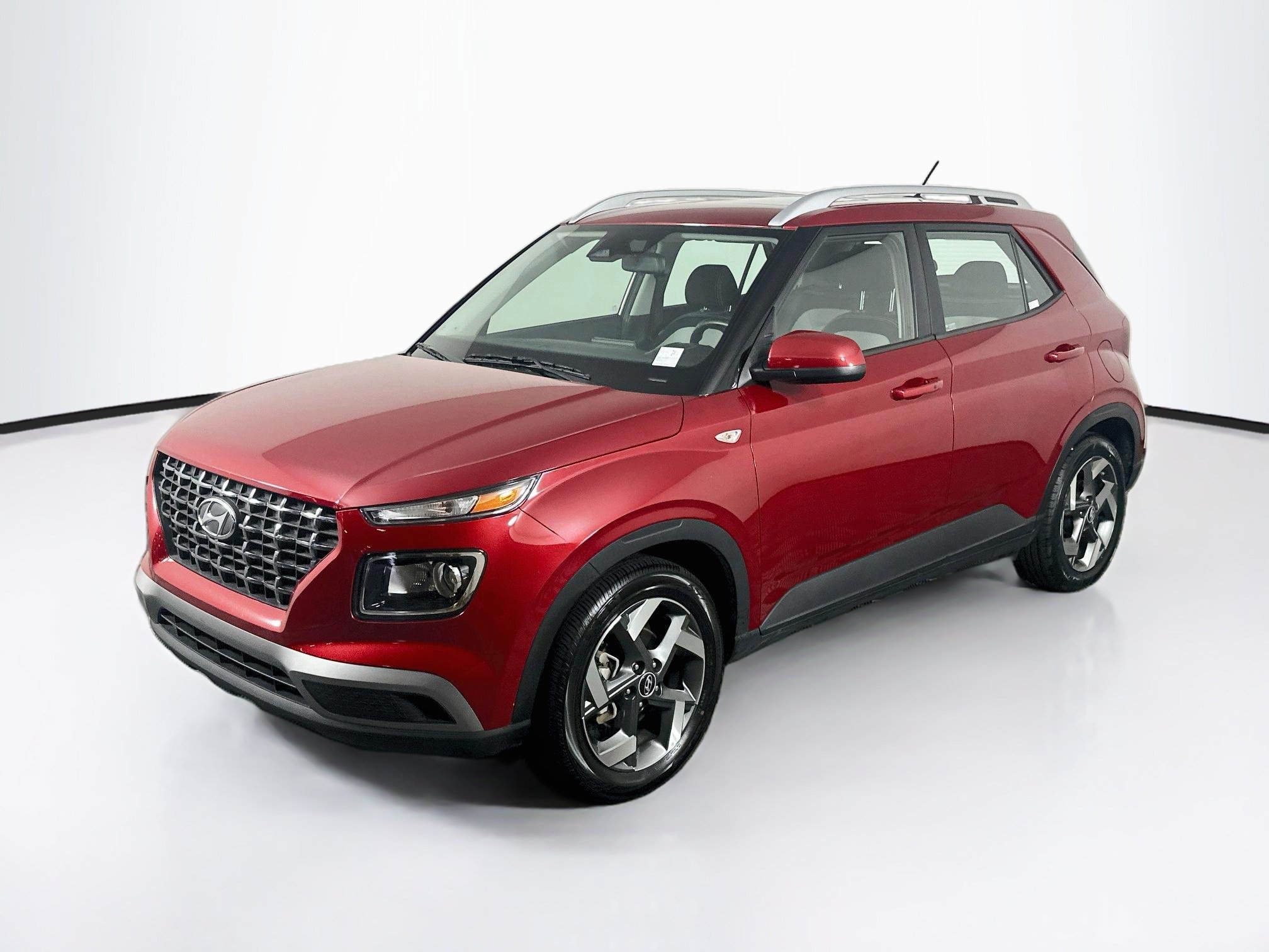 Used 2025 Hyundai Venue SEL FWD image 3