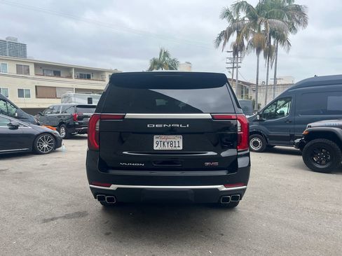 Used 2025 GMC Yukon XL Denali AWD/4WD image 6