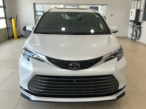 New 2026 Toyota Sienna Platinum AWD/4WD image 3