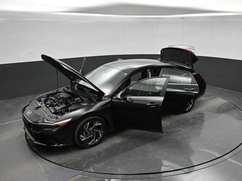 Used 2025 Hyundai Elantra SEL w/ Cargo Package FWD image 40