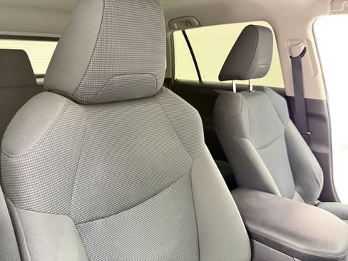 Used 2021 Toyota RAV4 LE FWD image 14