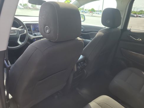 Used 2023 GMC Acadia SLE w/ Driver Convenience Package FWD image 12
