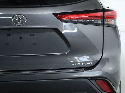 Used 2023 Toyota Highlander Limited image 17