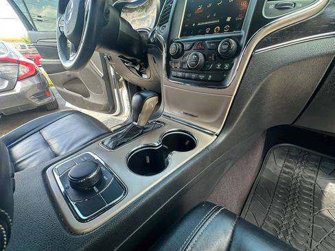Used 2017 Jeep Grand Cherokee Limited image 30