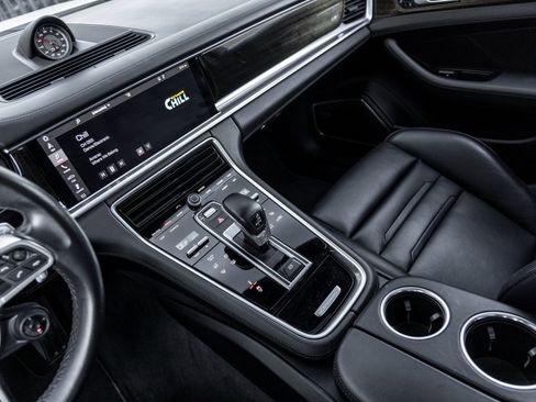 Used 2020 Porsche Panamera GTS image 30
