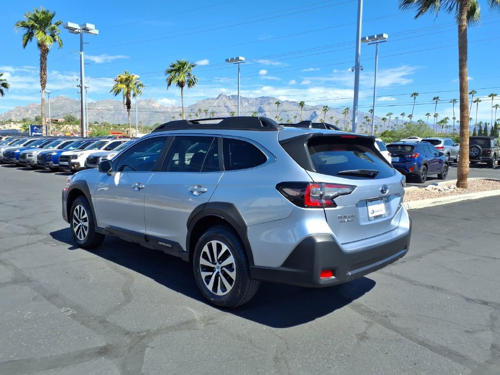 Used 2025 Subaru Outback Premium AWD/4WD image 11