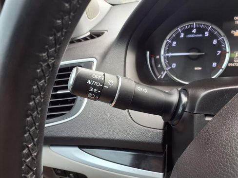 Used 2019 Acura TLX image 17