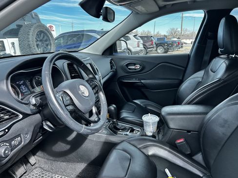 Used 2020 Jeep Cherokee Latitude Plus image 10