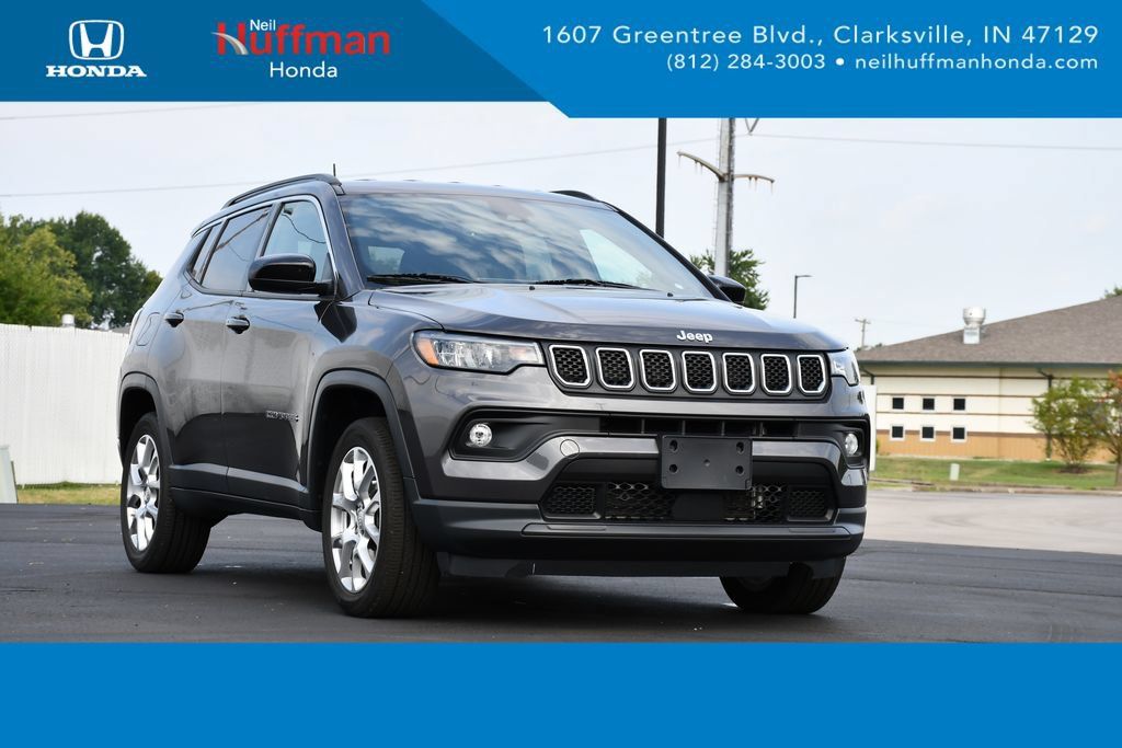Used 2023 Jeep Compass Latitude AWD/4WD image 1