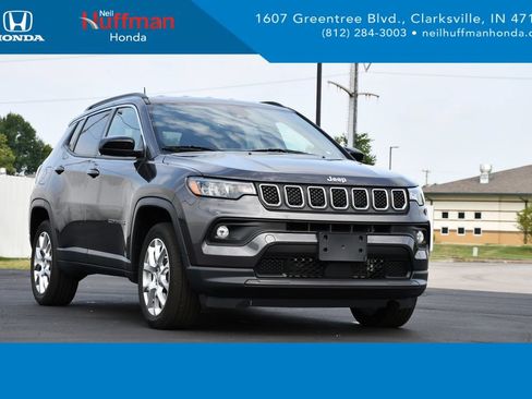 Used 2023 Jeep Compass Latitude AWD/4WD image 1