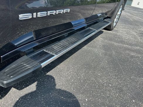 Used 2023 GMC Sierra 1500 SLT w/ SLT Convenience Package AWD/4WD image 5