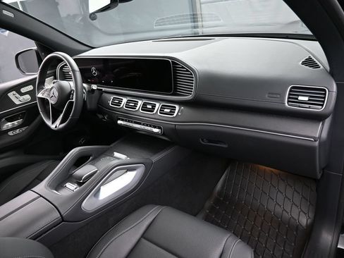 Used 2025 Mercedes-Benz GLS 450 4MATIC image 34
