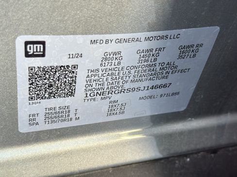 Used 2025 Chevrolet Traverse LT FWD image 32