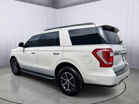 Used 2018 Ford Expedition XLT w/ Equipment Group 202A AWD/4WD image 10