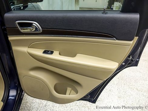 Used 2018 Jeep Grand Cherokee Limited image 26