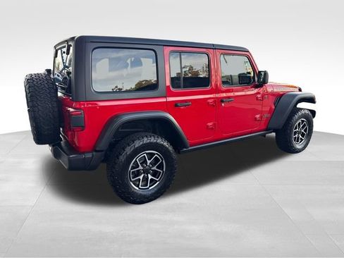 Used 2025 Jeep Wrangler Unlimited Rubicon w/ Convenience Group AWD/4WD image 5