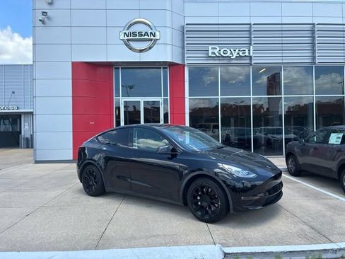 Used 2021 Tesla Model Y Long Range AWD/4WD image 1