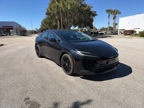 Used 2025 Toyota Prius XLE image 7