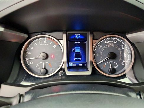 Used 2019 Toyota Tacoma SR5 AWD/4WD image 14