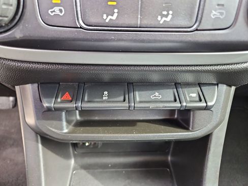 Used 2021 Chevrolet Colorado LT image 17