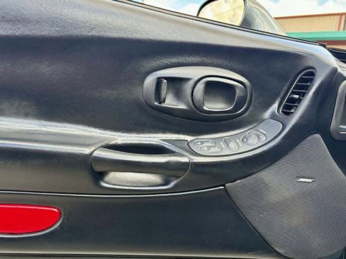 Used 2004 Chevrolet Corvette Convertible image 11