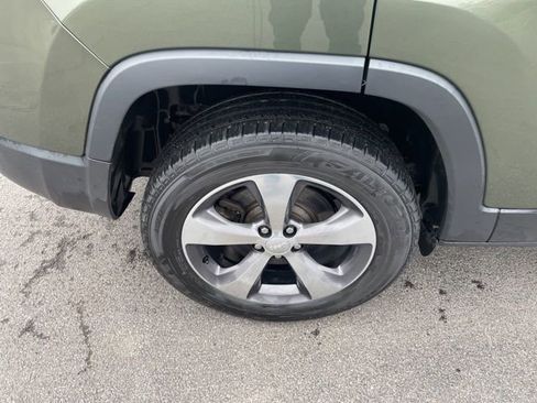 Used 2020 Jeep Cherokee Limited image 24