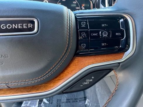 Used 2022 Jeep Grand Wagoneer Series III AWD/4WD image 24