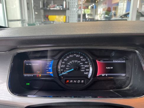 Used 2017 Ford Taurus SEL w/ Equipment Group 201A FWD image 13
