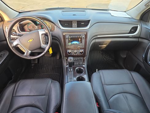 Used 2017 Chevrolet Traverse LT image 12