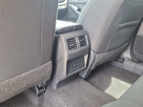 Used 2025 Nissan Rogue SV FWD image 19