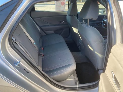 Used 2021 Hyundai Elantra SE image 26