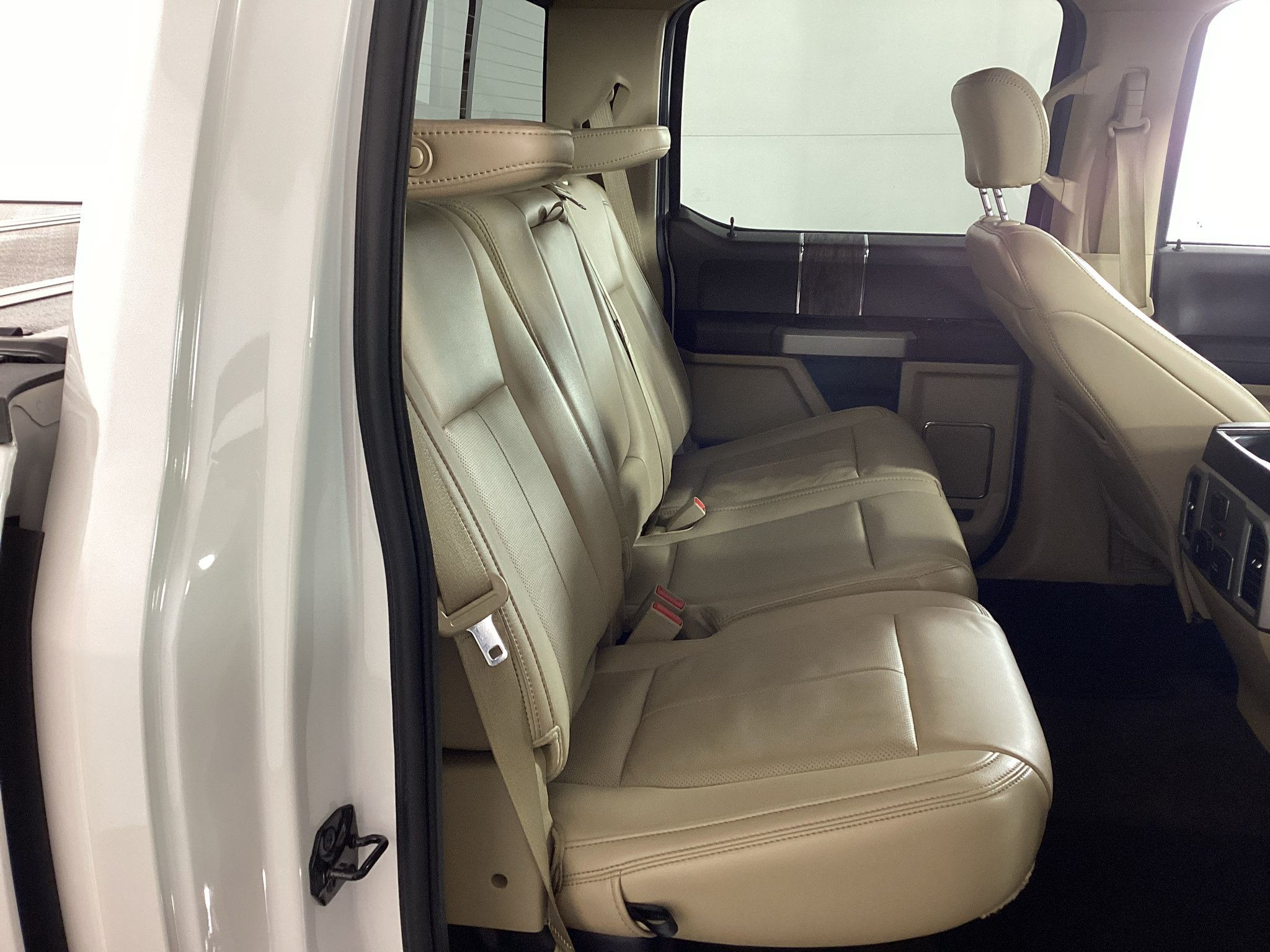 Used 2019 Ford F150 Lariat w/ Equipment Group 502A Luxury AWD/4WD image 11