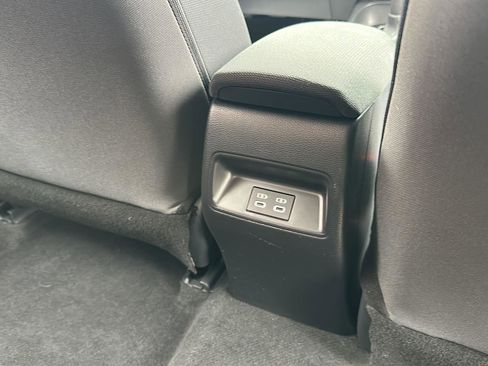 Used 2025 Toyota Corolla LE image 14