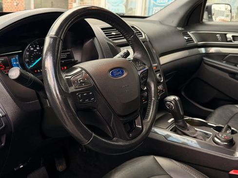 Used 2018 Ford Explorer XLT w/ Equipment Group 202A AWD/4WD image 6