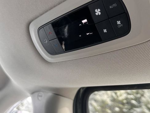 Used 2023 Chrysler Pacifica Touring-L image 24