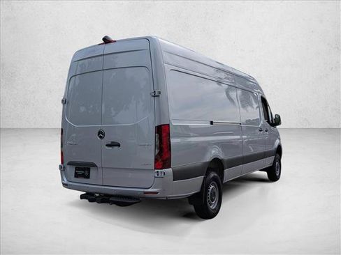 Used 2024 Mercedes-Benz Sprinter 2500 image 5