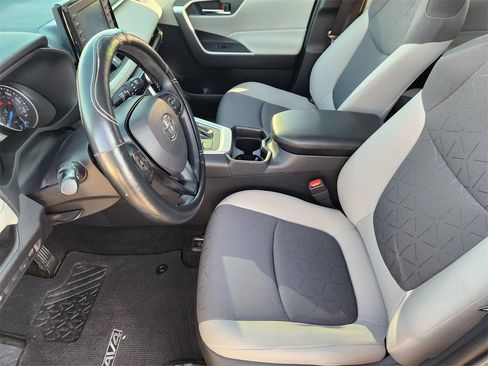 Used 2020 Toyota RAV4 XLE image 10