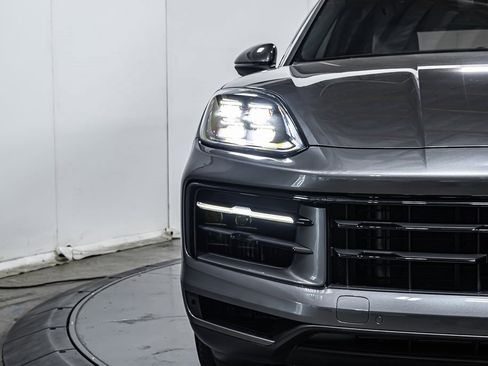 Used 2024 Porsche Cayenne image 12