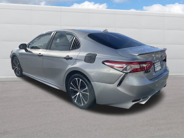 Used 2020 Toyota Camry SE w/ Convenience Package FWD image 3