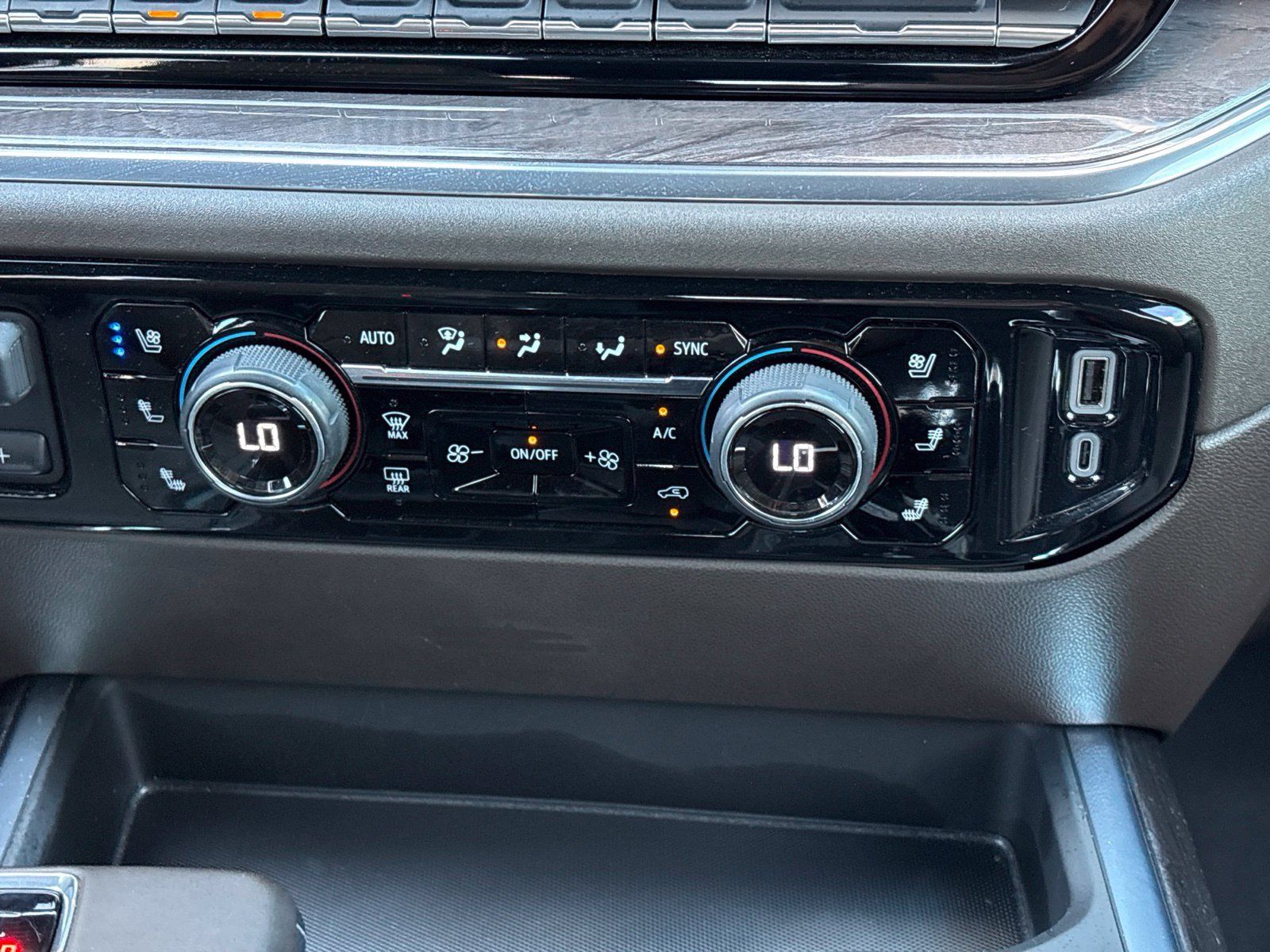 Used 2024 Chevrolet Silverado 1500 LTZ w/ LTZ Premium Texas Edition AWD/4WD image 28