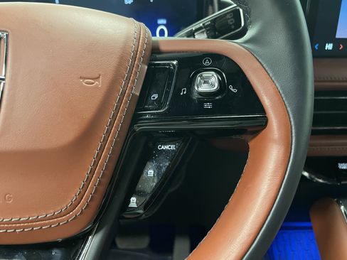 Used 2025 Lincoln Aviator Reserve w/ Equipment Group 201A image 17