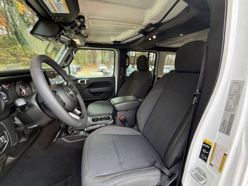 Used 2025 Jeep Wrangler Sport S image 27